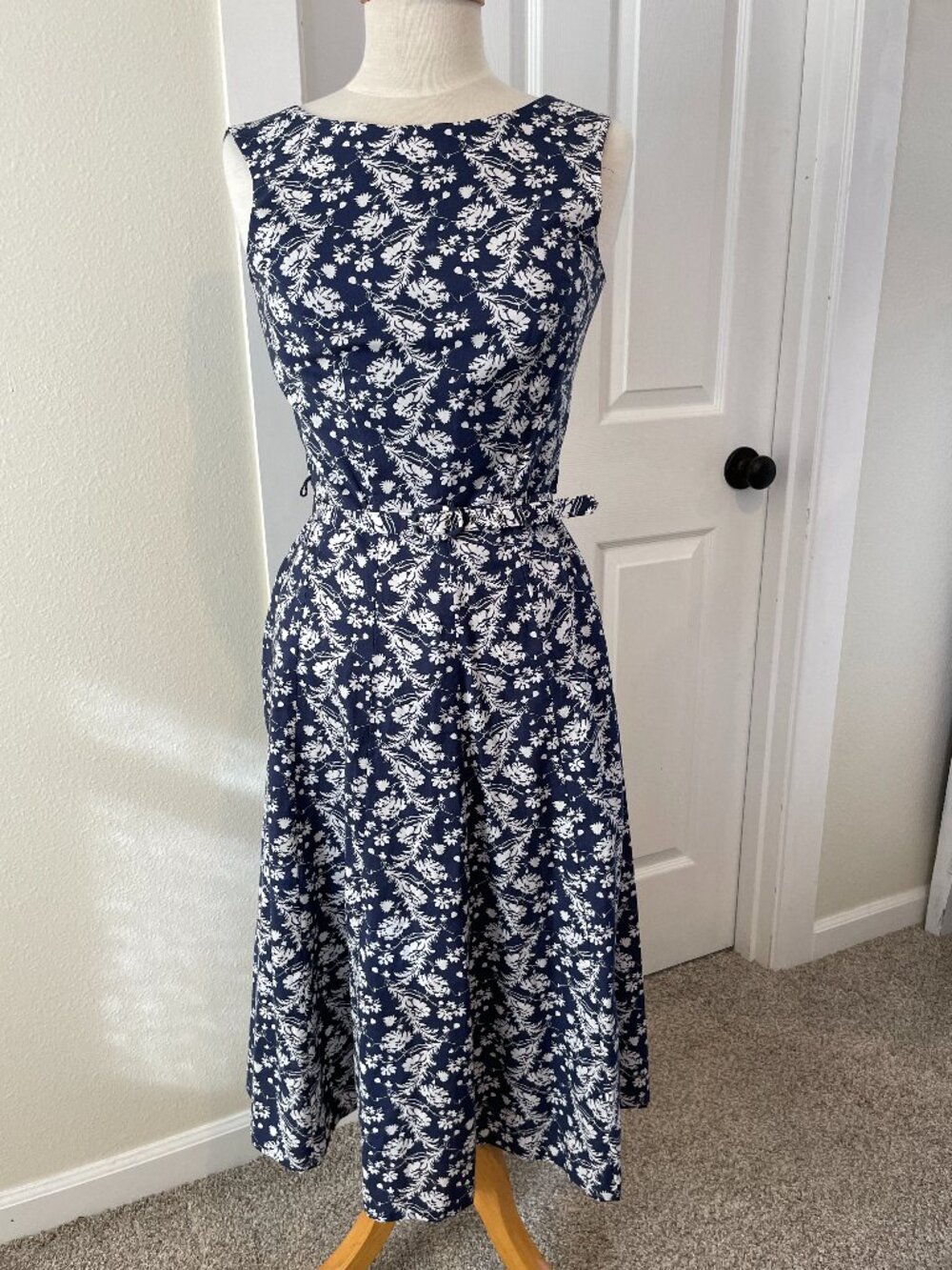 Laura Ashley Navy Blue Dress White Flowers Sleeveless 100% Cotton w/ Poly Lining